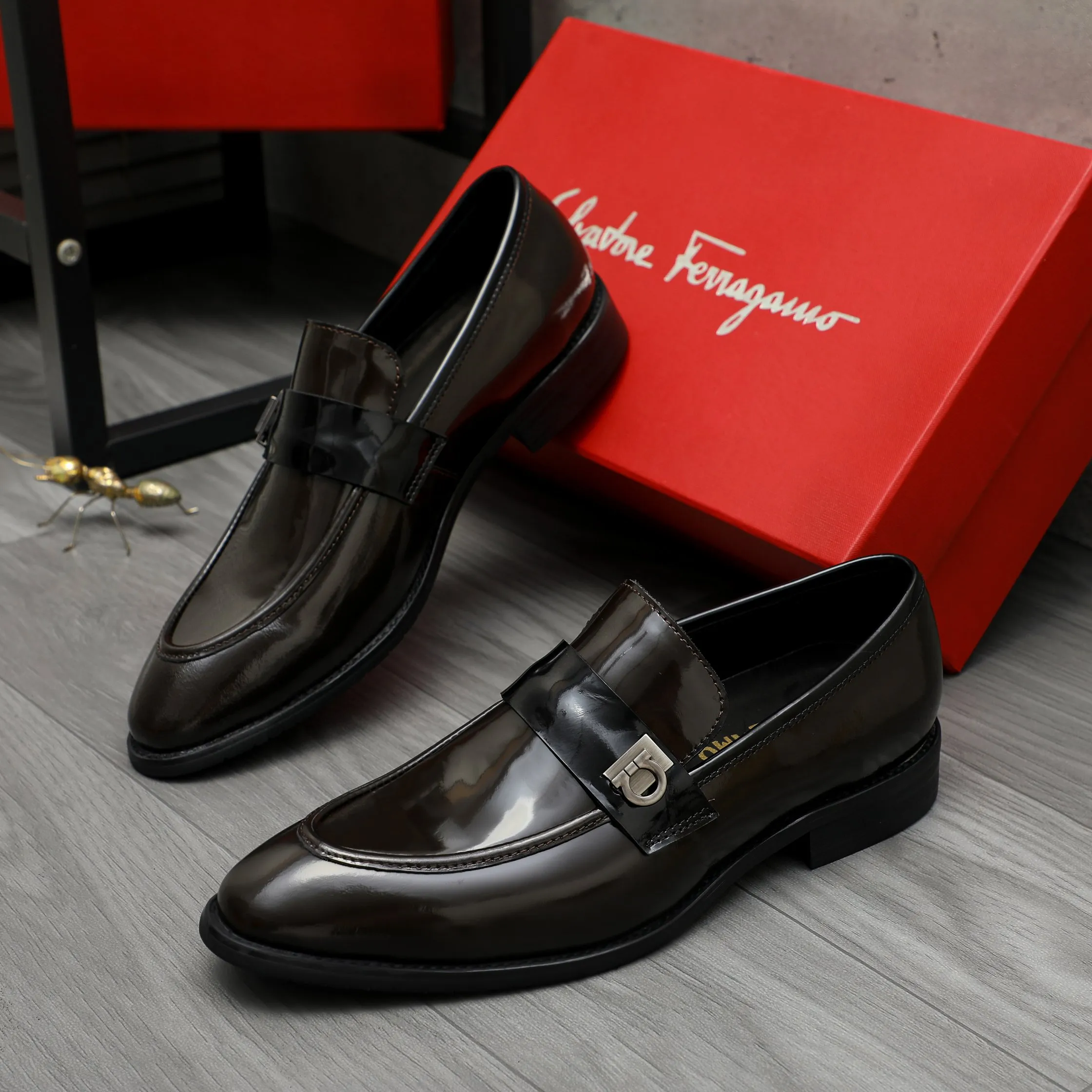 Men's shoes 💰460 Product trademark: Ferragamo "Ferragamo" business slip-on leather shoes Regular size: 39-44 Product materials: Selected high-quality pearlescent cowhide upper, cowhide lining, original outsole